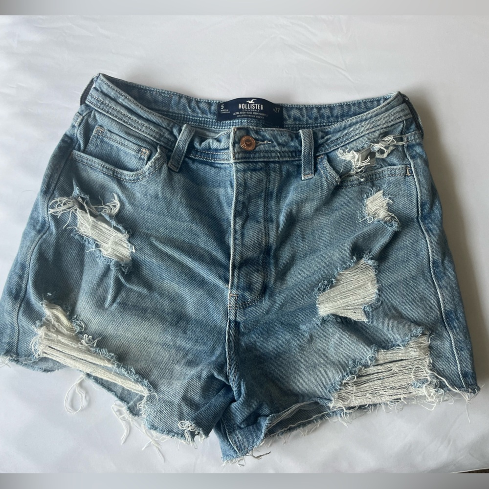 Hollister women’s curvy shorts